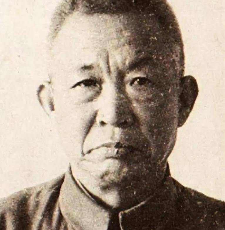 武警上将门前积雪无人抢着扫，邻居猜测，他可能要“出事”了