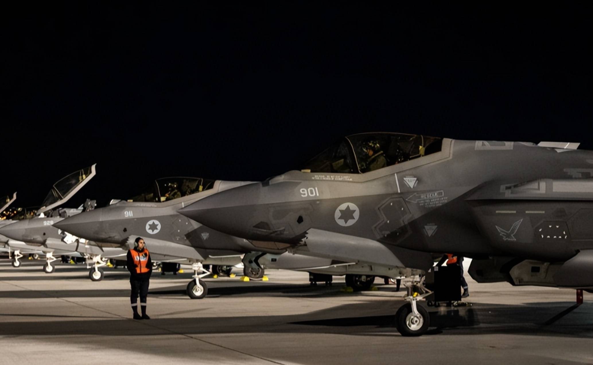 战火重燃!40门火炮摆开阵势猛轰 数十架重型战机轮番俯冲轰炸