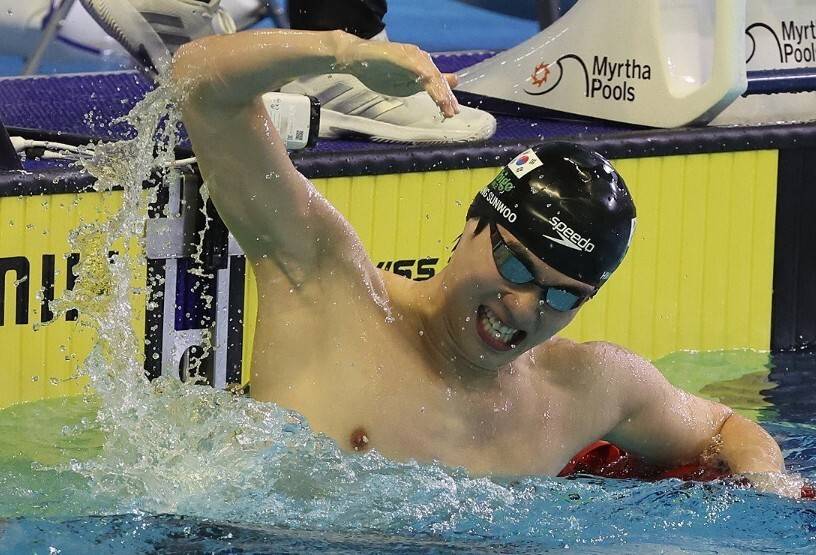 原创             1分43秒92！22岁韩国游泳选手黄宣优，打破孙杨尘封8年亚洲纪录