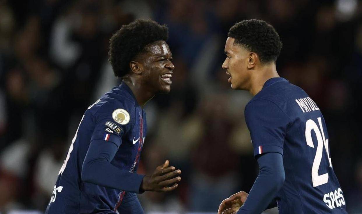 12亿豪门被23岁弃将打败3-3恩里克整活酿惨案19岁天才救主叫扬叔 - 全网最会整活的苏超球迷  足球圈热梗收割机