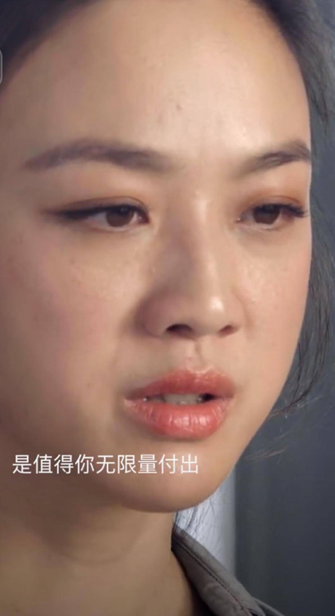汤唯一家四口被偶遇，女儿长发飘飘好女神，金泰勇看妻女眼神宠溺