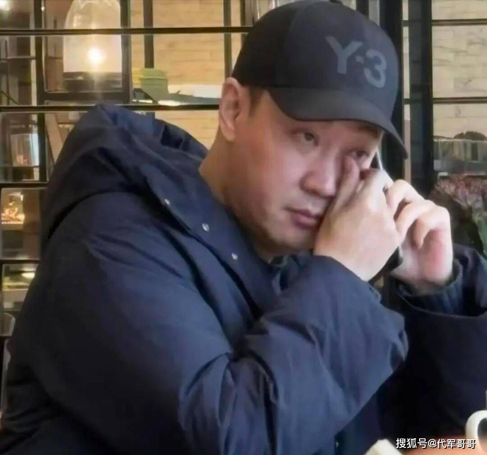 朱媛媛去世5个月后，辛柏青现身大孤山，整个人显憔悴像是老了10岁