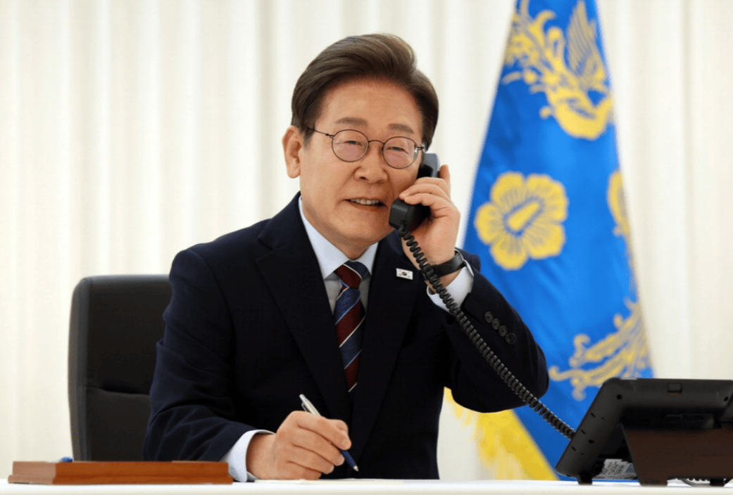 特朗普的总统专机，绕着中国边上飞，莫迪不见他，李在明对华喊话