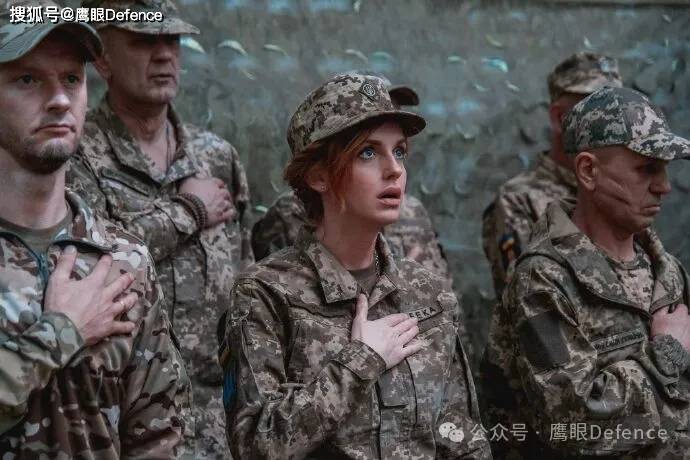 俄军女兵被送去参加“肉浪”攻势?致敬!那些美丽的乌克兰女兵们