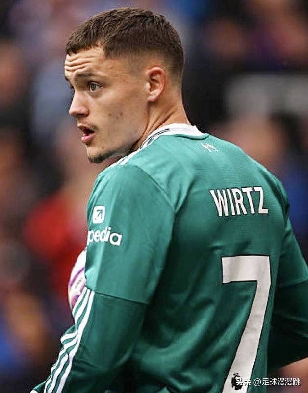 “英格兰足球超级联赛英超2大冷门！利物浦4