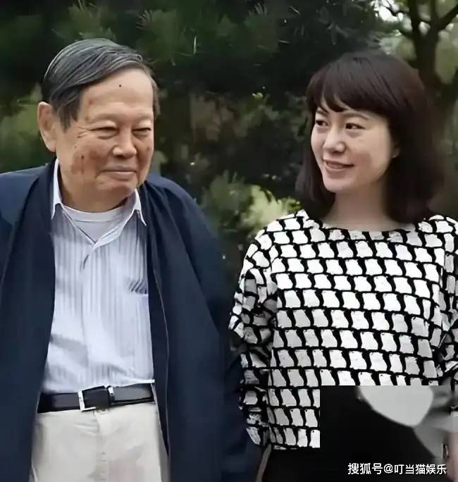 原创             杨振宁离世8天,翁帆因一个表情甩掉大黑锅,杜致礼妹妹说得太对