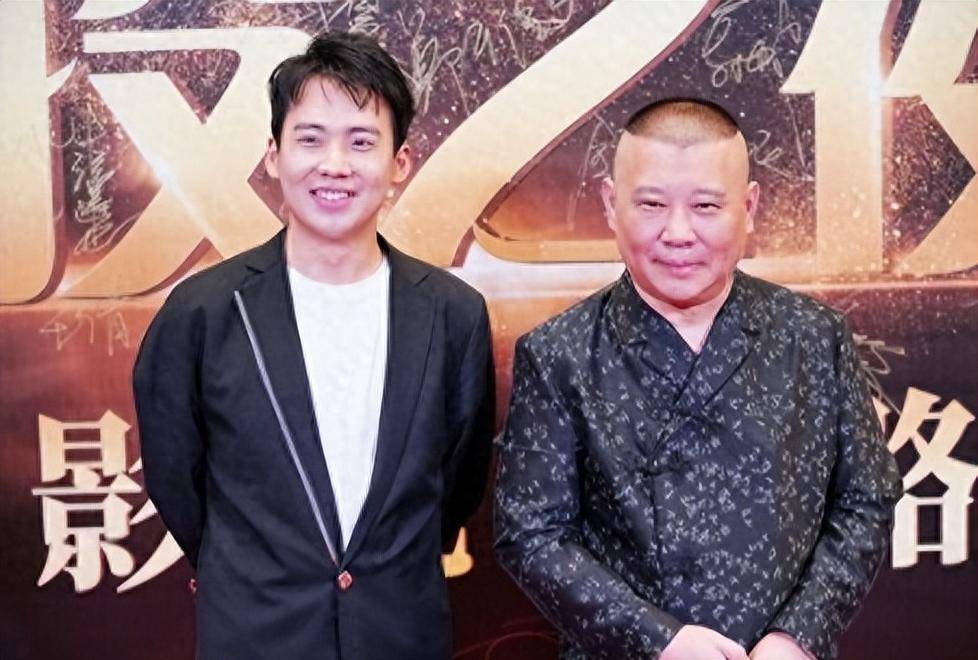 郭麒麟从德云社离开后,与亲妈一起生活,世上还是只有妈妈好