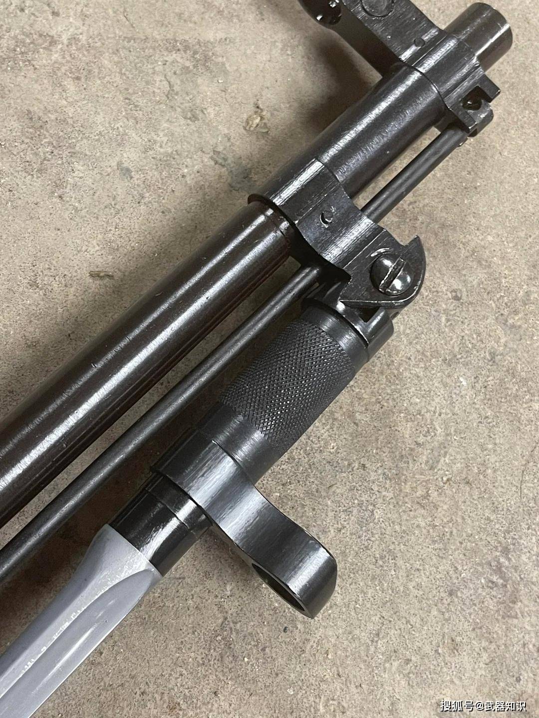 它长期担任制式步枪角色 是我军步兵基础火力支柱 堪称一代传奇