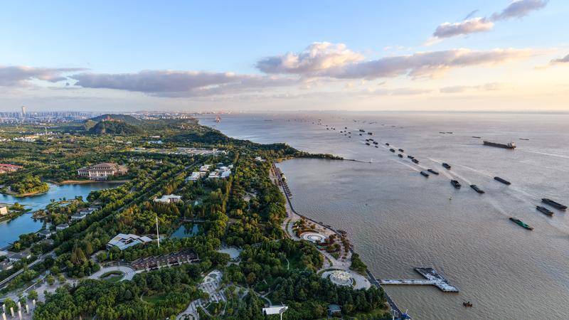 “苏超”决赛双城记——“头马”南通与“黑马”泰州