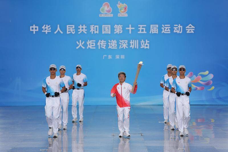 三地联动四城同传 全运会历史首次跨境火炬传递举行