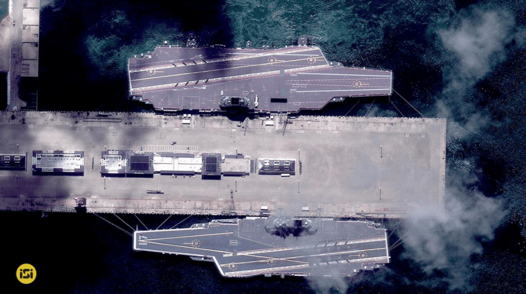 舷号闪亮，摆满舰载机！福建舰的“大日子”，或许真的要来了？