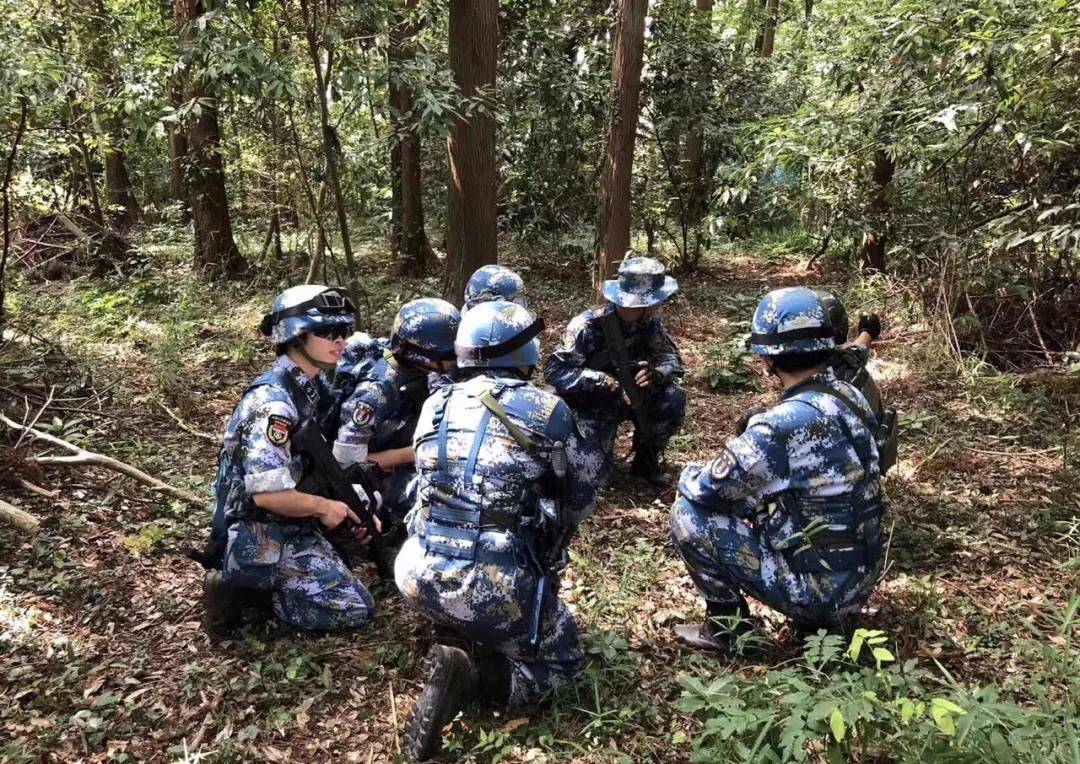 近日!日本军迷穿中国军服唱《歌唱祖国》?是驻日本部队吗?