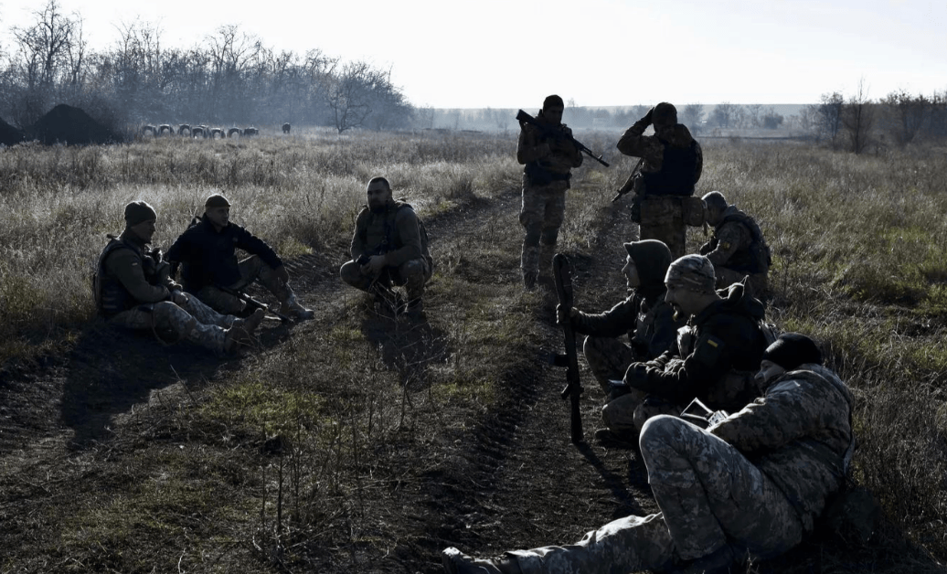 树倒猢狲散，乌克兰士兵纷纷缴械投降，泽连斯基还得再丢一座城？