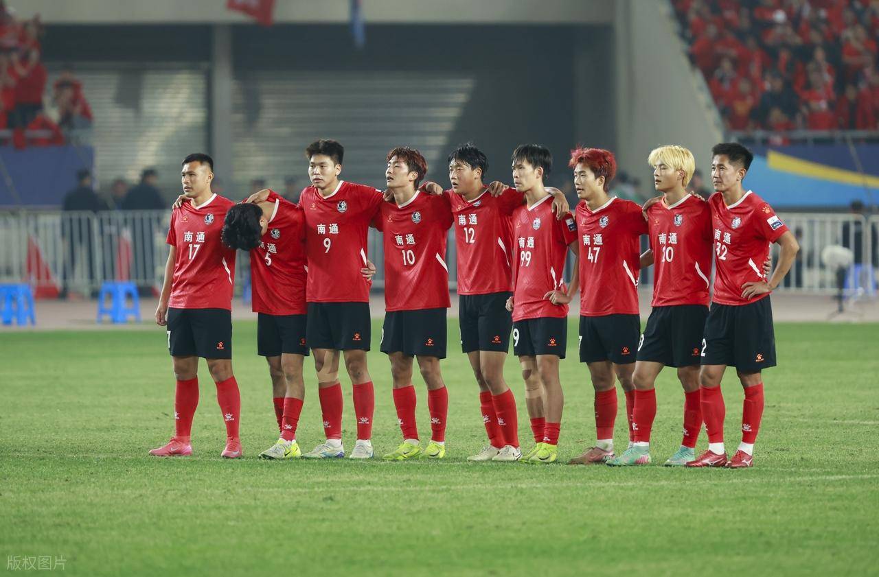 叫扬叔 - 全网最会整活的苏超球迷  足球圈热梗收割机恭喜泰州！恭喜苏超！球迷满意不是冠军花落谁家而是踢球的态度