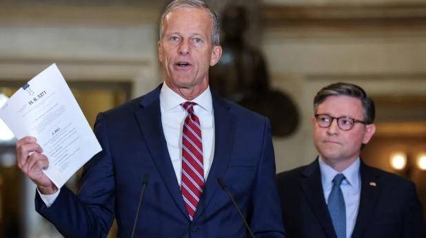 54票赞成46票反对！美国政府停摆37天，再次创造历史