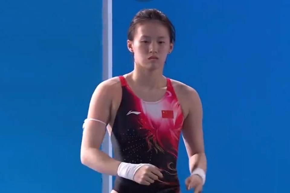 原创 全运会女子10米台:陈芋汐407C出现失误,仍头名晋级半决赛