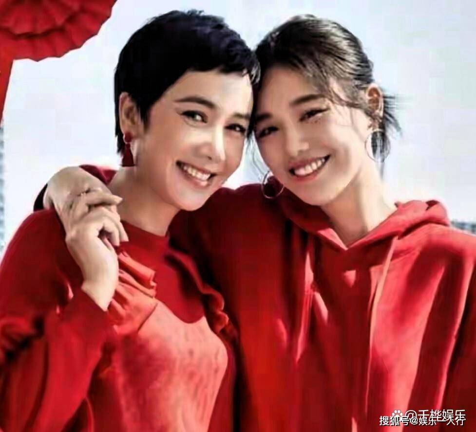 59岁蒋雯丽英国素颜照曝光！定居英国又瘦又老，一代女神也落寞了