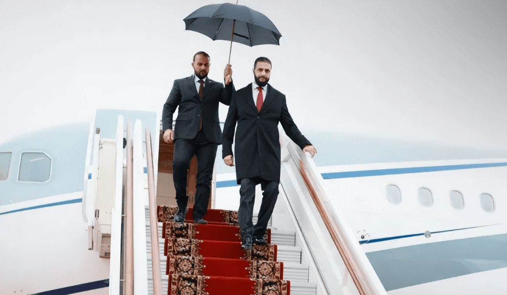 朱拉尼访美见特朗普，美军上将陪着打篮球，千万悬赏被一笔勾销