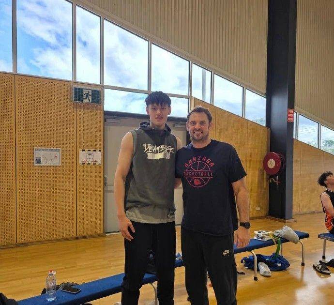 CBA盘口与数据深度__今日CBA盘口分析·大小分策略·球队档案曾凡博放弃5支NBL球队邀约！回国备战男篮集训首钢和海外机会都得等