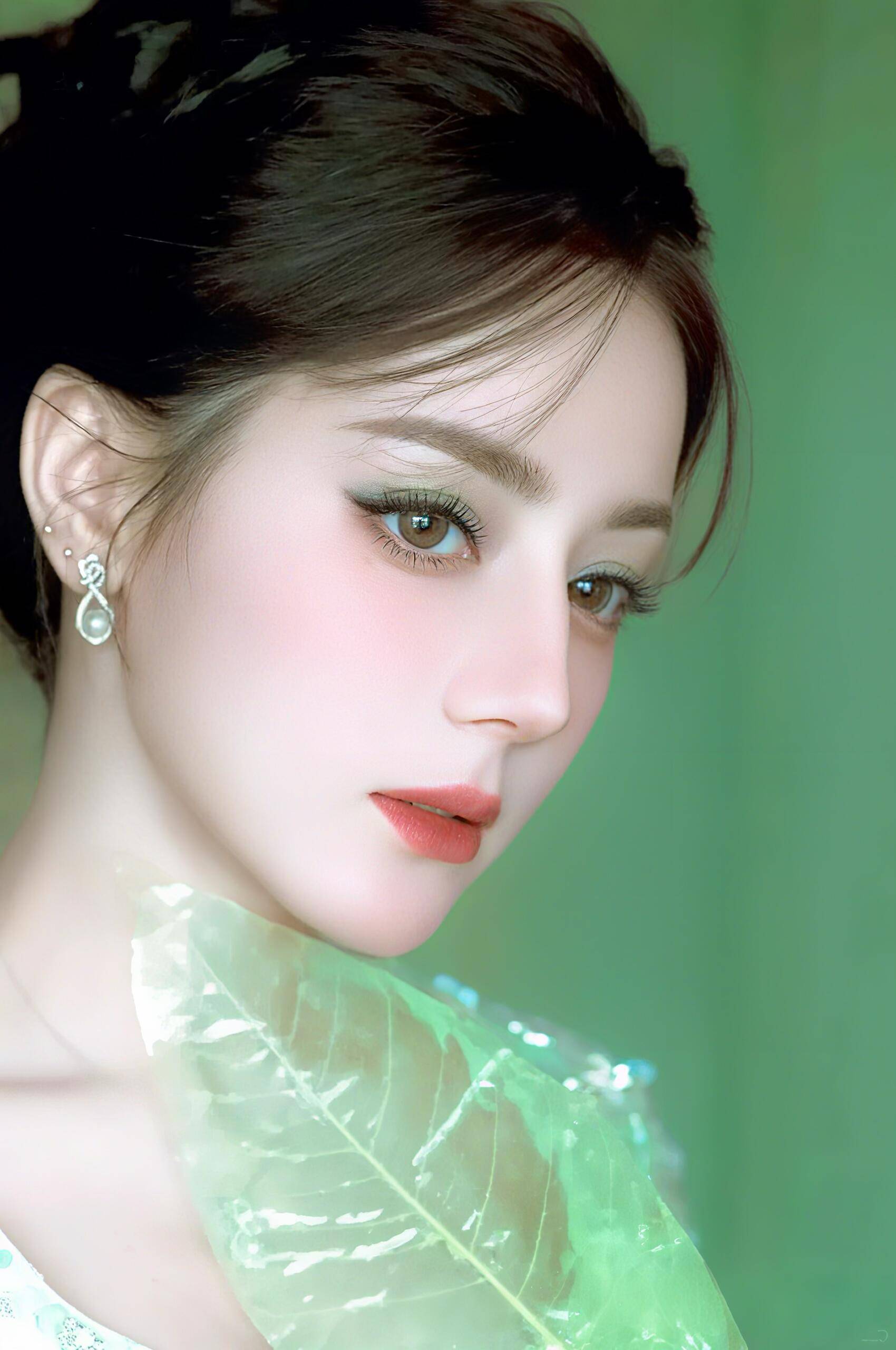 钱再多有什么用，33岁迪丽热巴连夜取消拍摄，知情人透露最新消息