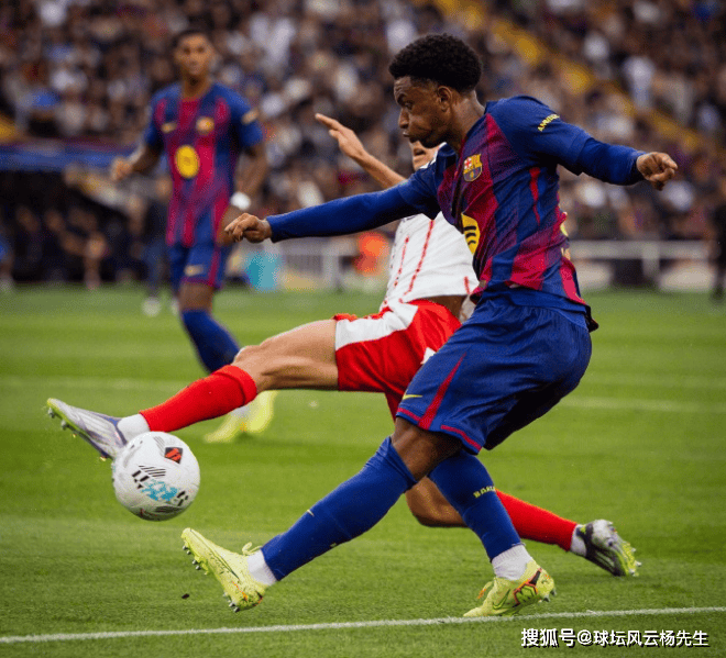 西班牙足球甲级联赛西甲-阿劳霍补时绝杀巴萨2-1吉罗纳豪取三分领跑积分榜