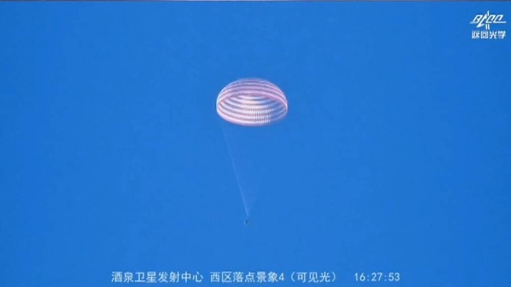 原创 成功着陆!神舟二十号航天员返回:飞船在南大西洋异常区离轨