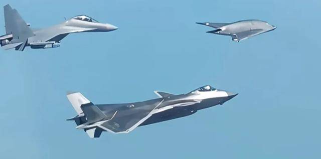 海军喜提福建舰,空军也要放大招?新装备首次亮相,比轰20更震撼