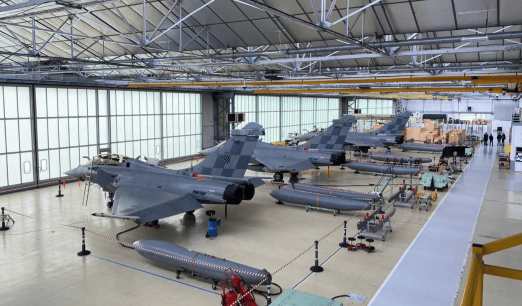 泽连斯基讨到100架战机,俄罗斯这回遇上真正对手,出手比美国更阔绰!