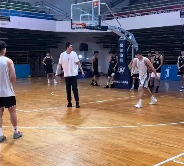 NBA职业联赛中文官网__实时赛程比分+球队资讯任骏飞正式转型！广东功勋球员开启教练生涯 未来有望接棒杜锋执掌帅印