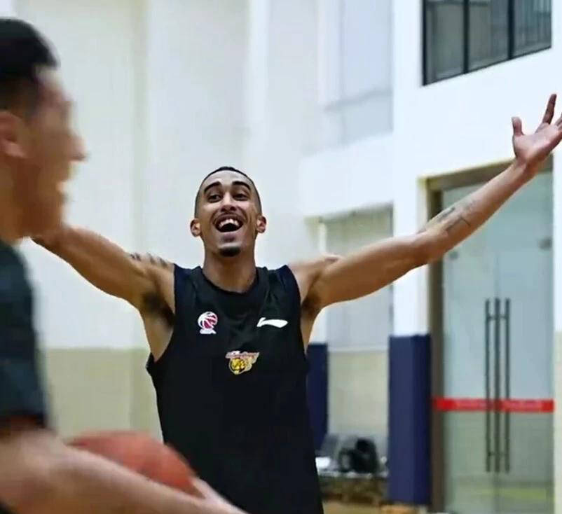 广东队全力备战新赛季！奎因状态佳崔永熙首次亮相王少杰顺利归队CBA盘口与数据深度__今日CBA盘口分析·大小分策略·球队档案