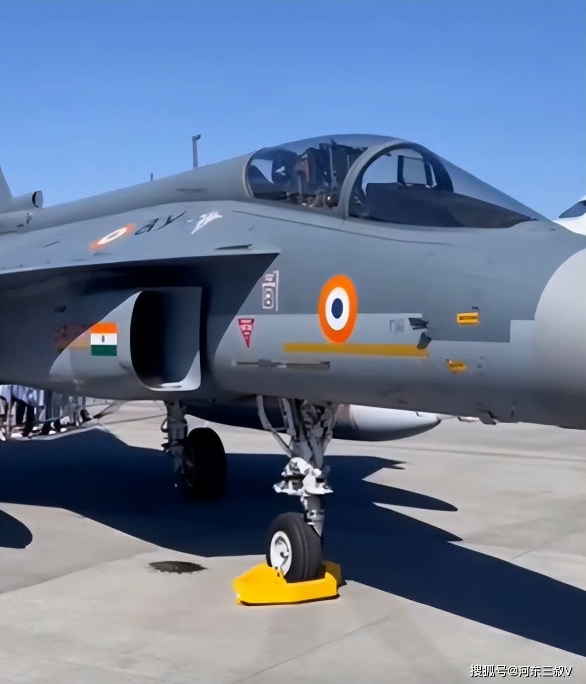 迪拜航展，印度“光辉”战斗机坠毁，飞行员没能弹出来