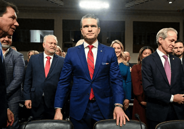 中美是“打”还是和？美军上将直接摊牌了，解放军接到通知，四川舰被秘密追踪，特朗普野心曝光