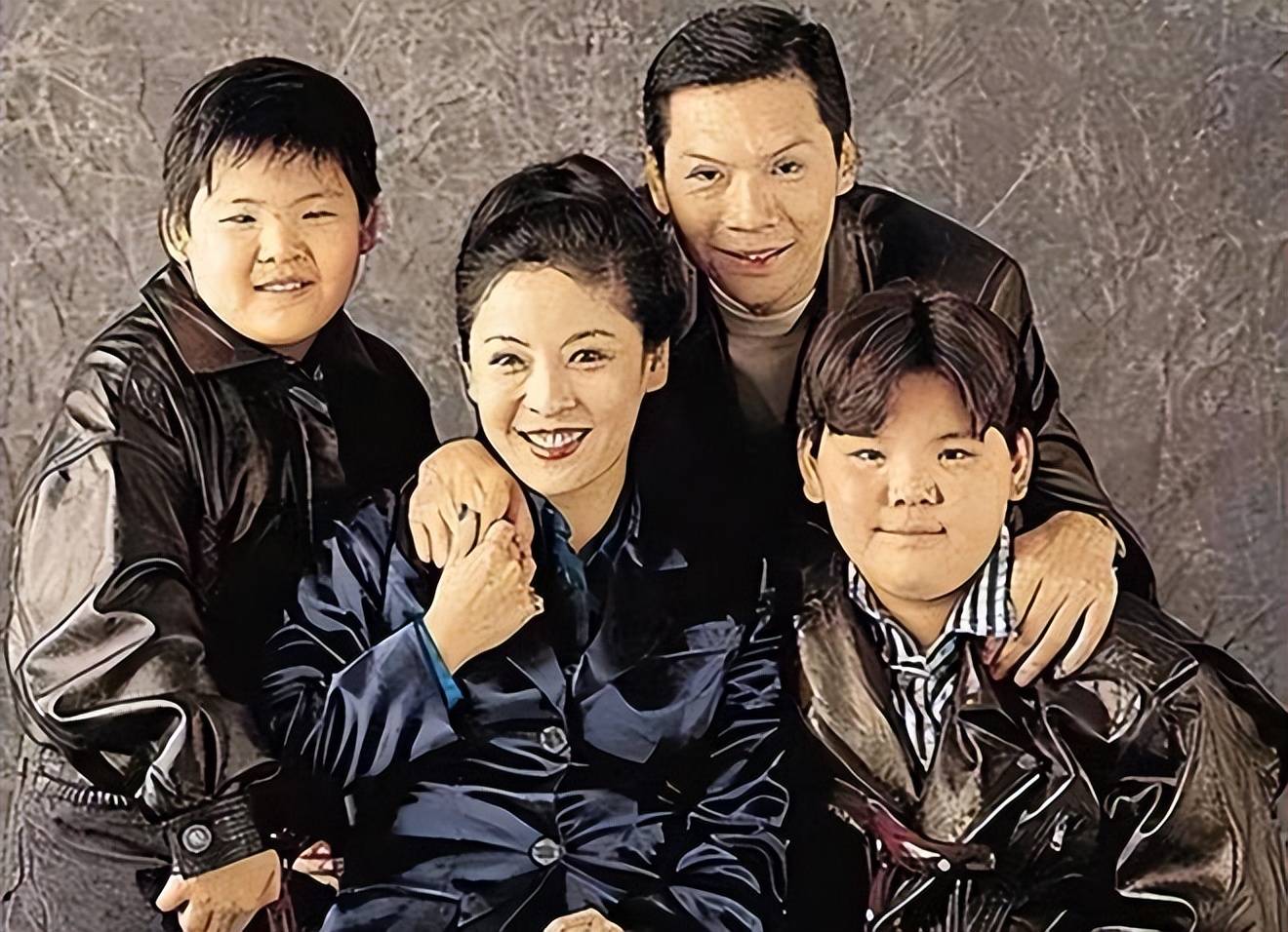 向太夫妇杭州看房买4000万豪宅证没破产穿凉拖露红脚趾不雅观