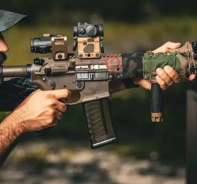 到底想要啥枪?刚淘汰HK416,美国海豹六队又要换新枪?