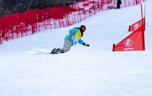 SRA滑雪场联盟2025—2026“冰雪丝路杯”粉雪联赛启幕 SRA滑雪场联盟2025—2026“冰雪丝路杯”粉雪联赛启幕