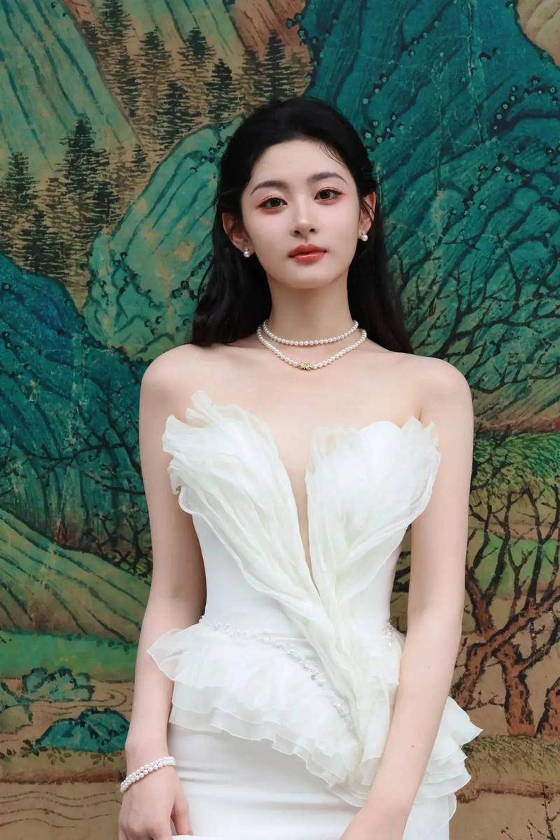 于正称赵晴红气养人！网友：许凯前女友缺乏辨识度