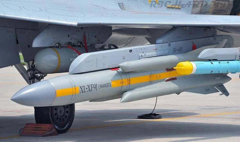 歼15DT首降福建舰，歼35的电磁保镖终于到位！航母的关键拼图补齐