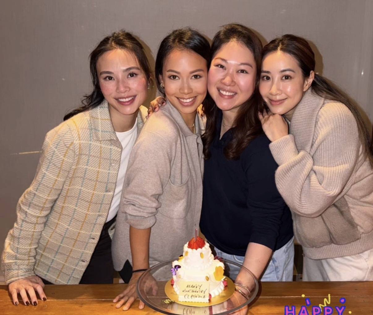 林青霞38岁继女产后露脸，与姐妹庆生身材纤瘦，生了仨娃仍没结婚