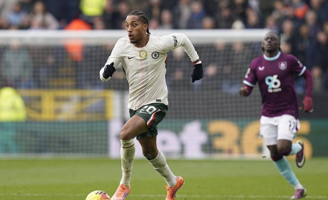 曼联0-1阿森纳6分领跑英格兰足球超级联赛英超最新积分榜诞生：前8惊现4黑马