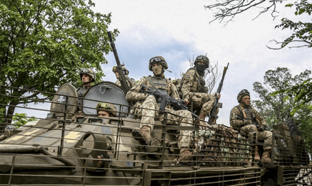 铁甲洪流蜂拥入城，俄罗斯终于高调宣布捷报，乌克兰不能再自欺欺人了