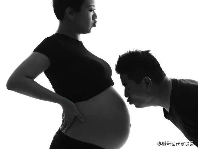 58岁演员周惠林娶31岁央视主持人,女儿才三个月大,婚姻生活很幸福