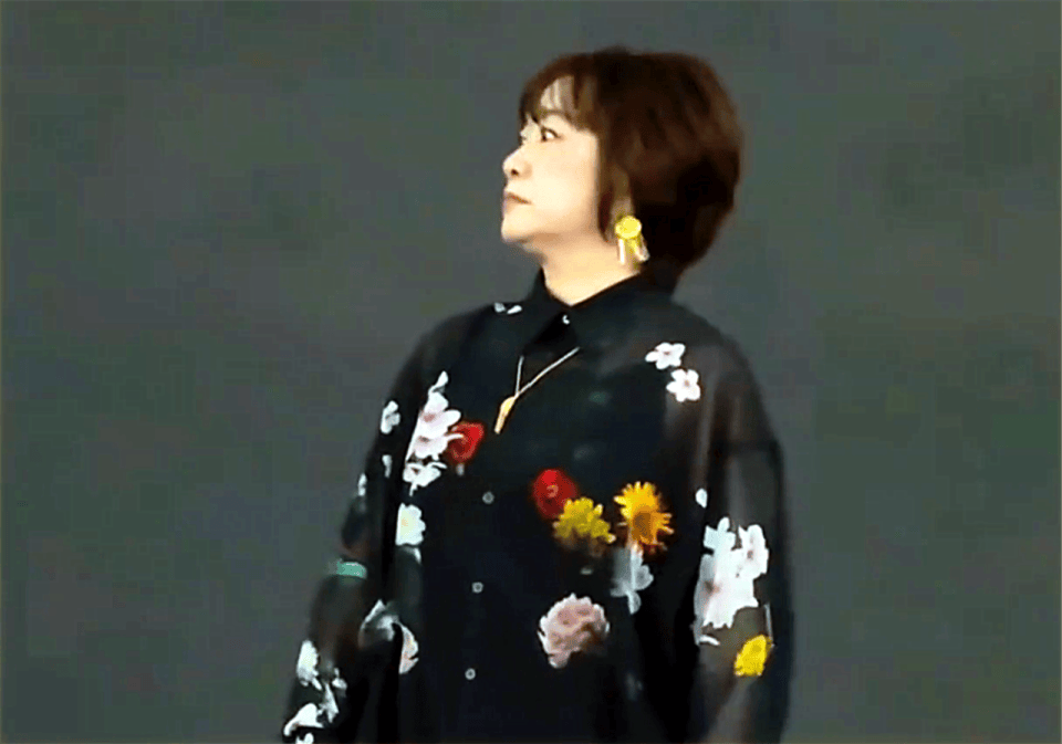 老胡为日本女歌手鸣不平，认为把演员轰下台不尊重，到底是理智还是拎不清？