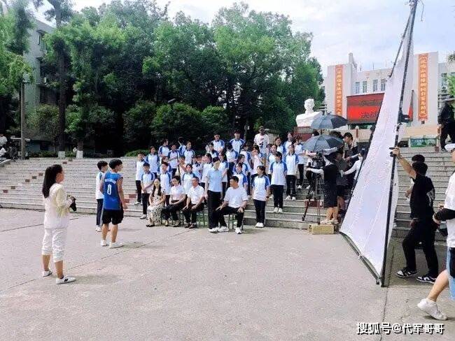 58岁演员周惠林娶31岁央视主持人,女儿才三个月大,婚姻生活很幸福