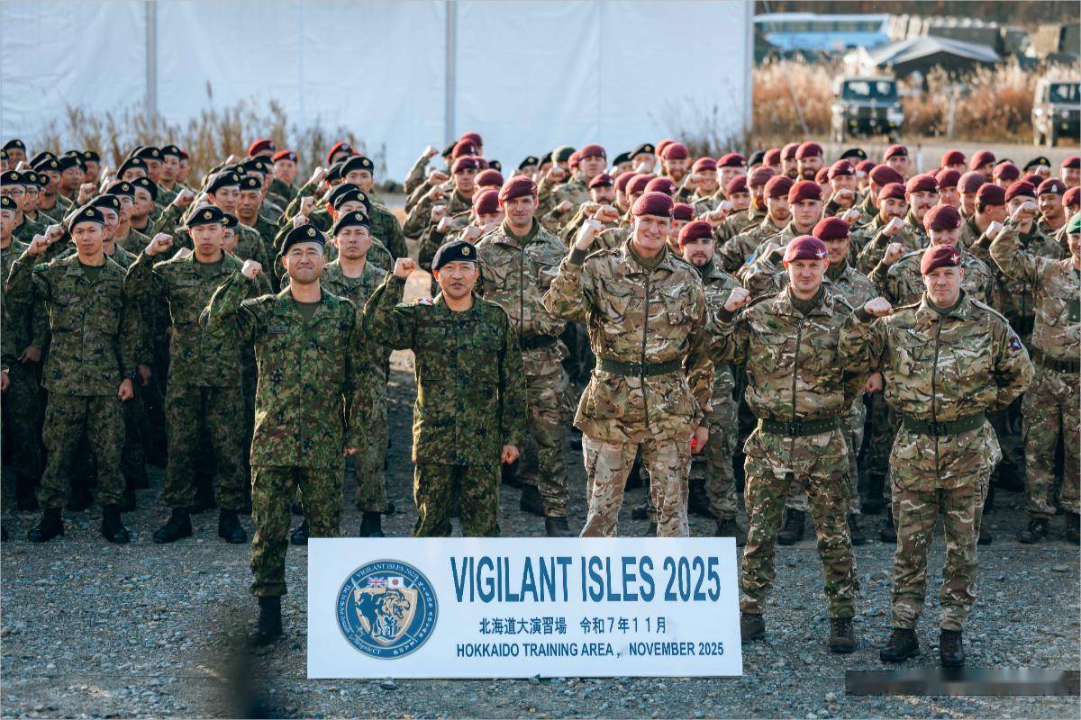 中日关系剑拔弩张之际，英国不远千里为日本拱火，与自卫队演练联合夺岛！