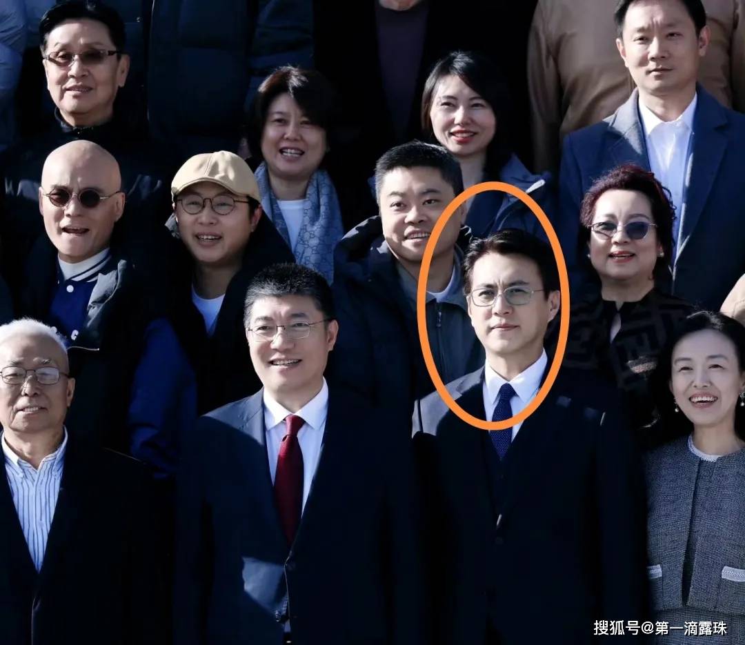 中戏75周年校庆：佟丽娅表白母校，靳东妥妥C位，易烊千玺补办毕业典礼