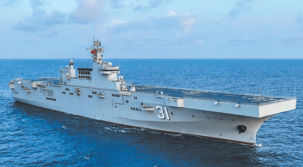 中国海军075舰、055大驱现身澳洲，澳方高度戒备，澳军P-8A紧盯不放！