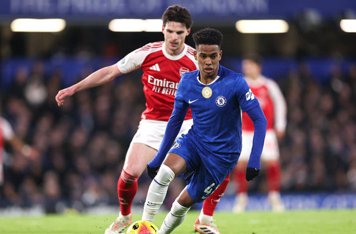 英格兰足球超级联赛英超第14轮战火再起：阿森纳继续挑战艰难赛程利兹联是否步升班马后尘？