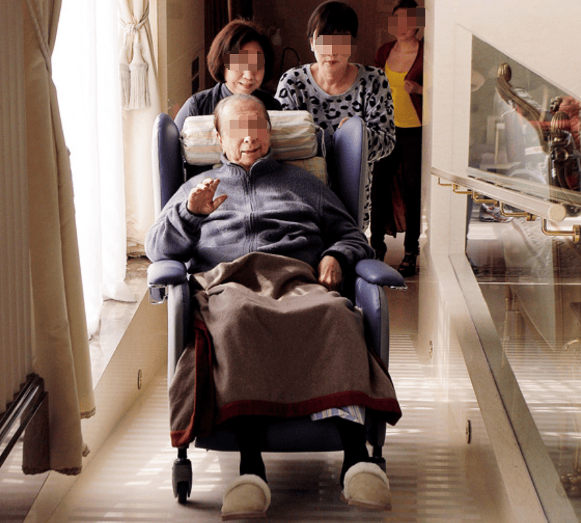 原创 怕老怕死卷疯了,科技大佬砸钱“买永生”!