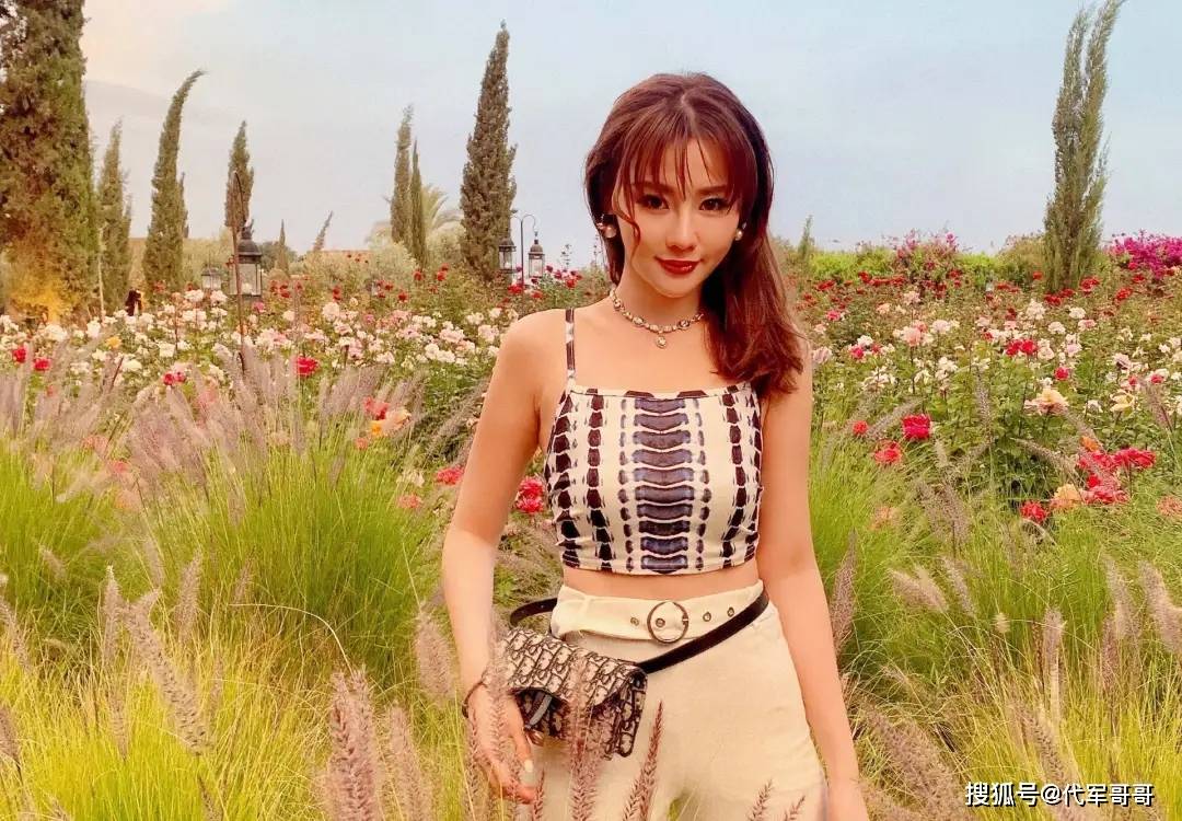 她被称为“翻版张柏芝”,5年前被男友划伤面部,如今改名直播带货还房贷