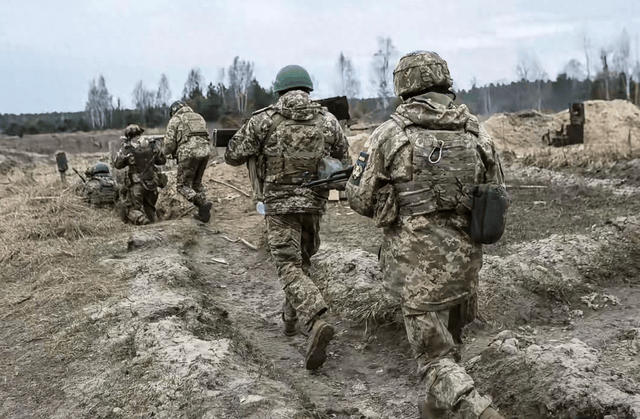“红军城”的乌军主力成功大撤退，俄军胜利了，但剧本又没演好